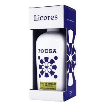 Estuche de Licor de Hierbas de Galicia, ideal para los amantes de los licores aromáticos.